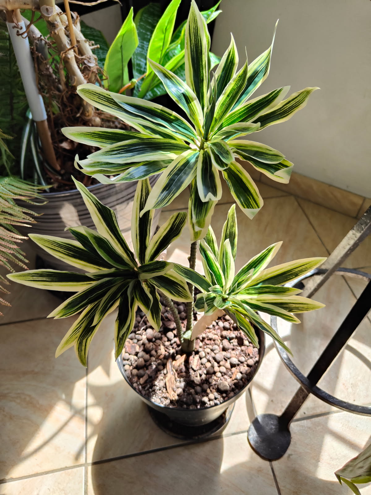 PLANTE ARTIFICIELLE DRACAENA VERTE CLAIRE